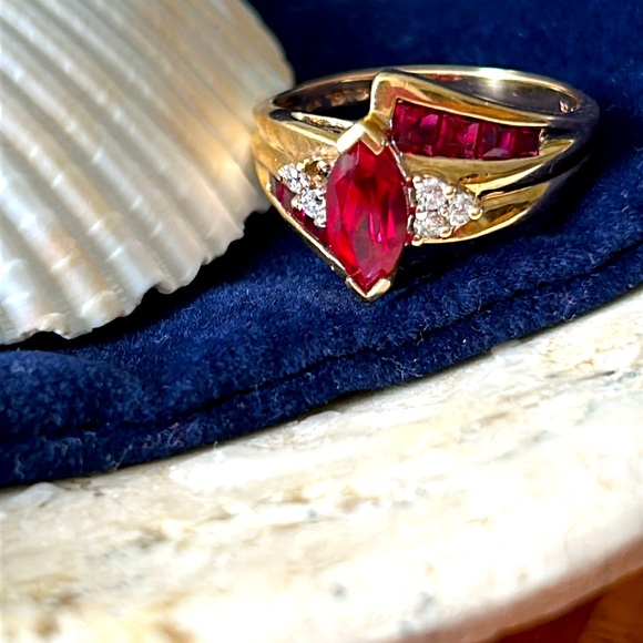 💕Genuine Gold Marquise Ruby & Diamond Ring - Picture 2 of 8
